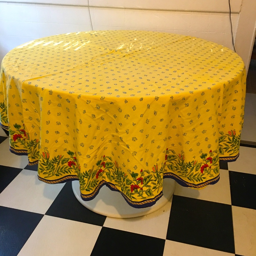 Williams Sonoma cotton French country tablecloth bees yellow 70” round